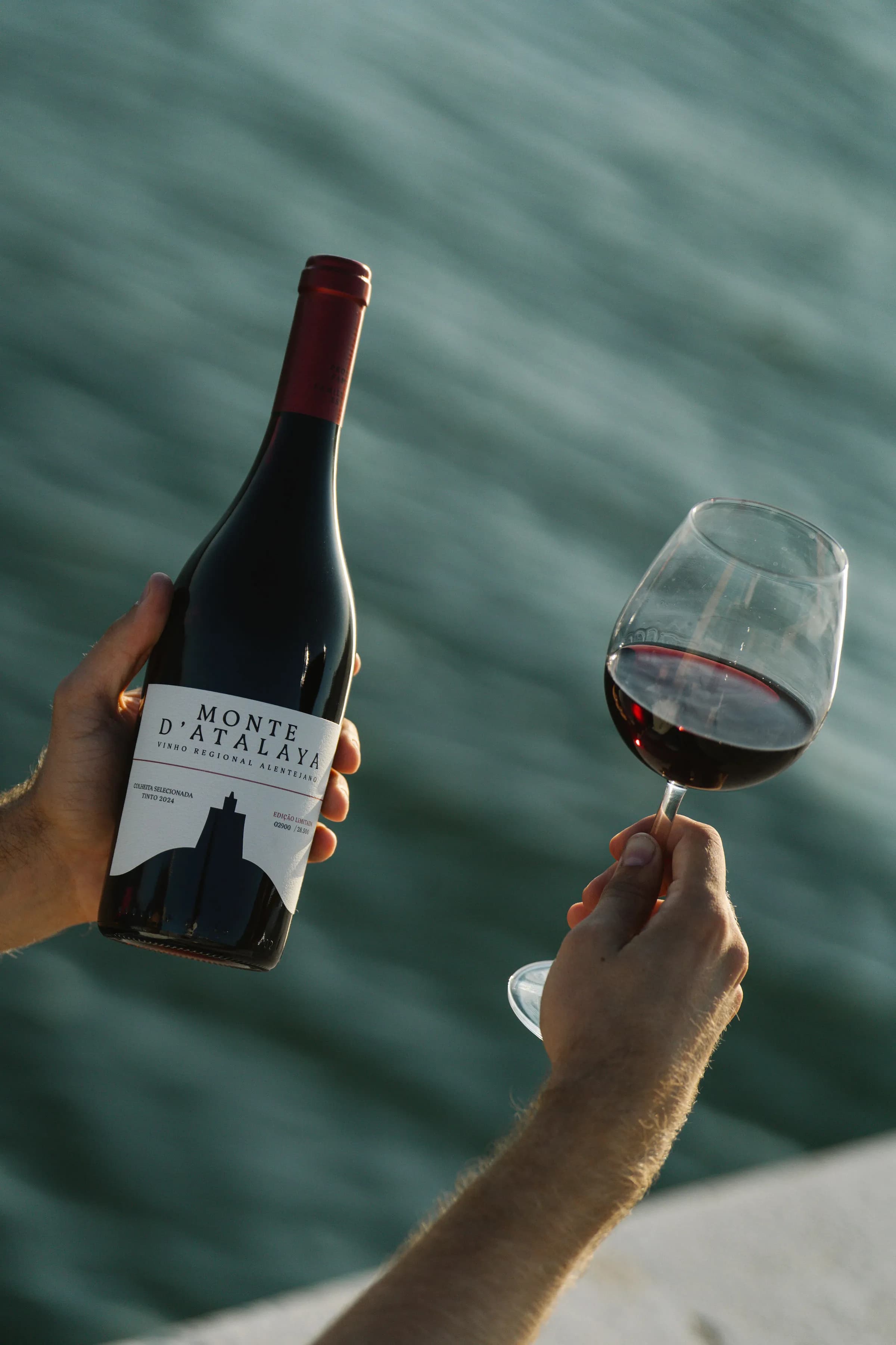Vinho Monte D'Atalaya na taça