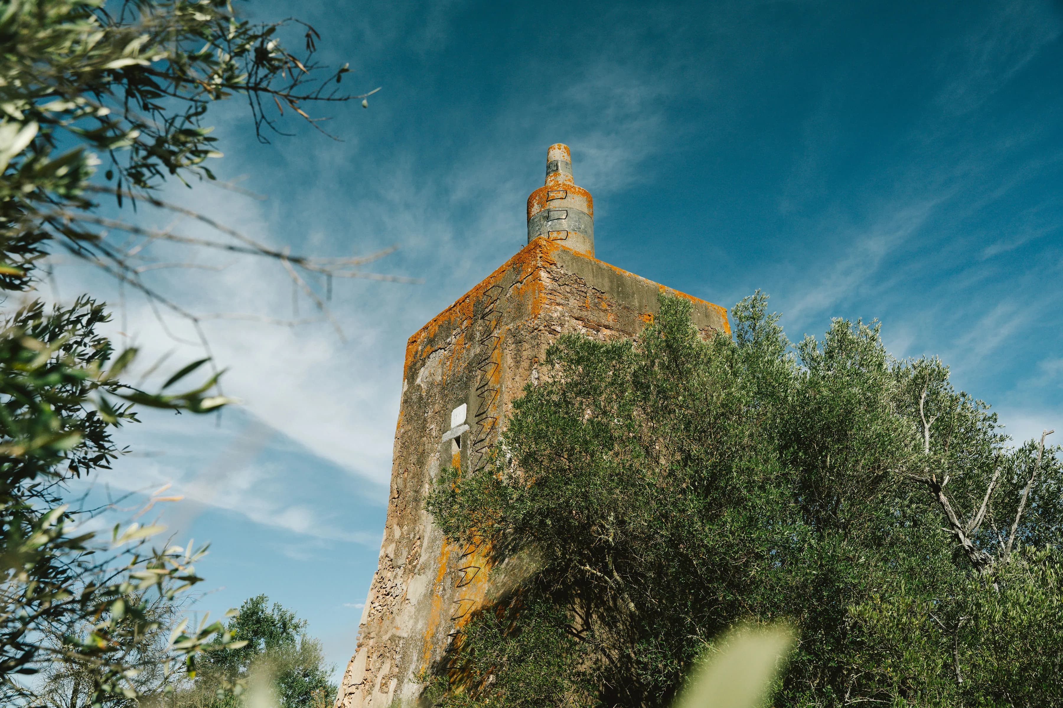 Torre de vigia histórica no Monte D'Atalaya